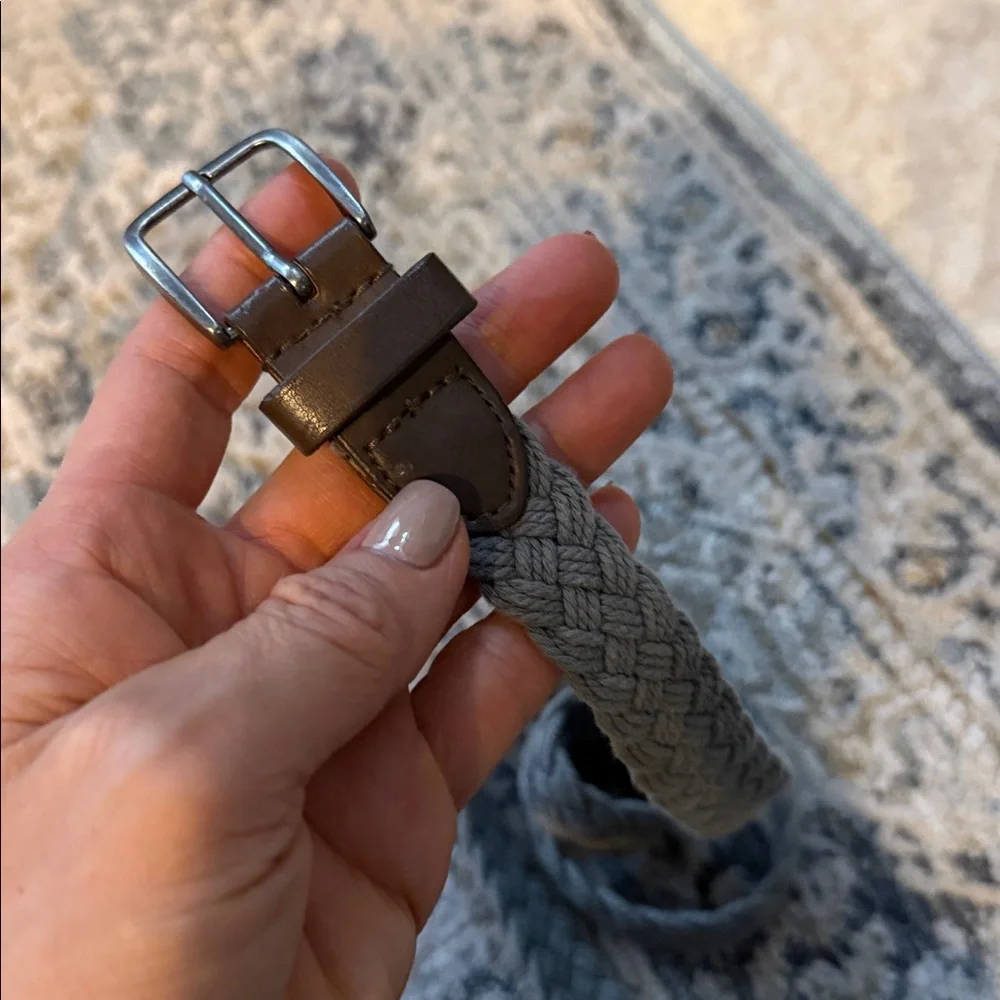Boys Gray Woven Belt size 8❤️❤️❤️